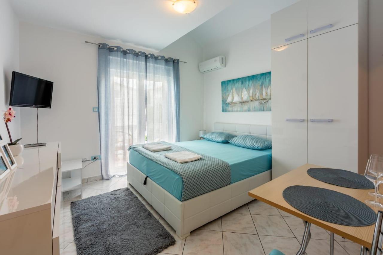 Apartmani Tena Selce Exterior photo