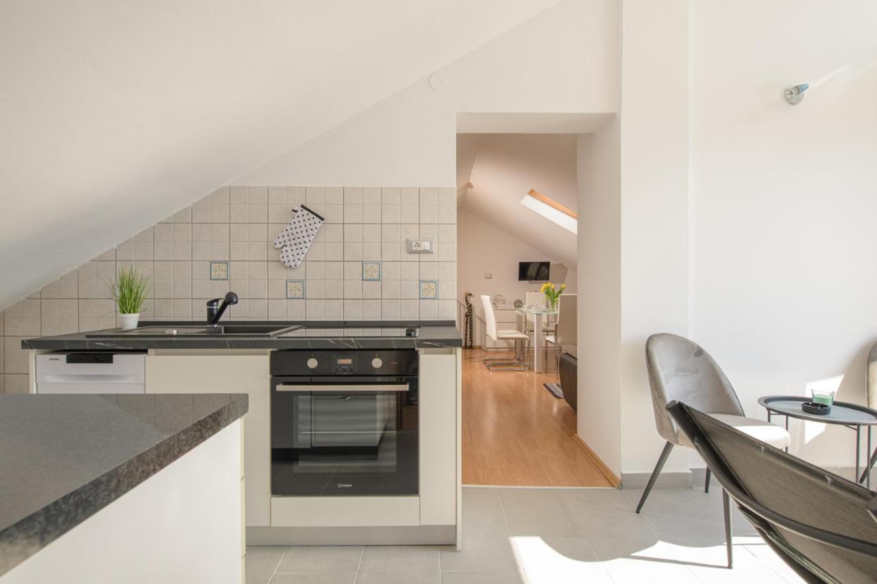 Apartmani Tena Selce Exterior photo