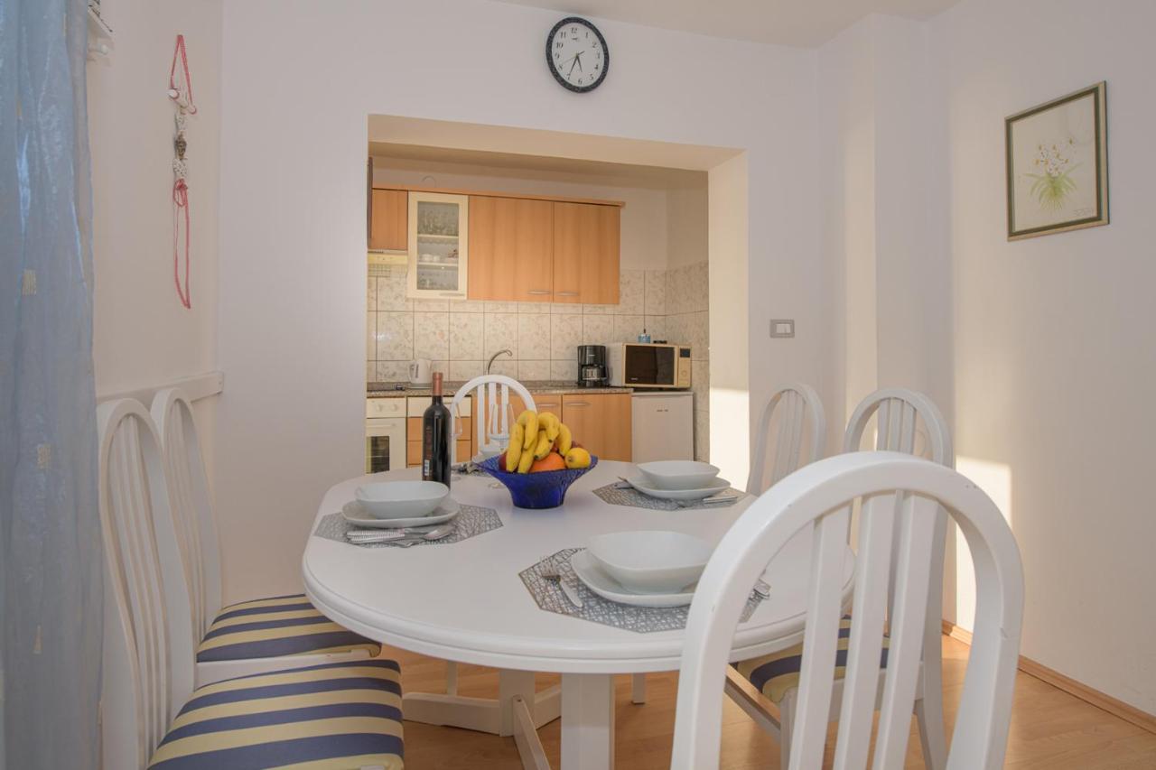 Apartmani Tena Selce Exterior photo