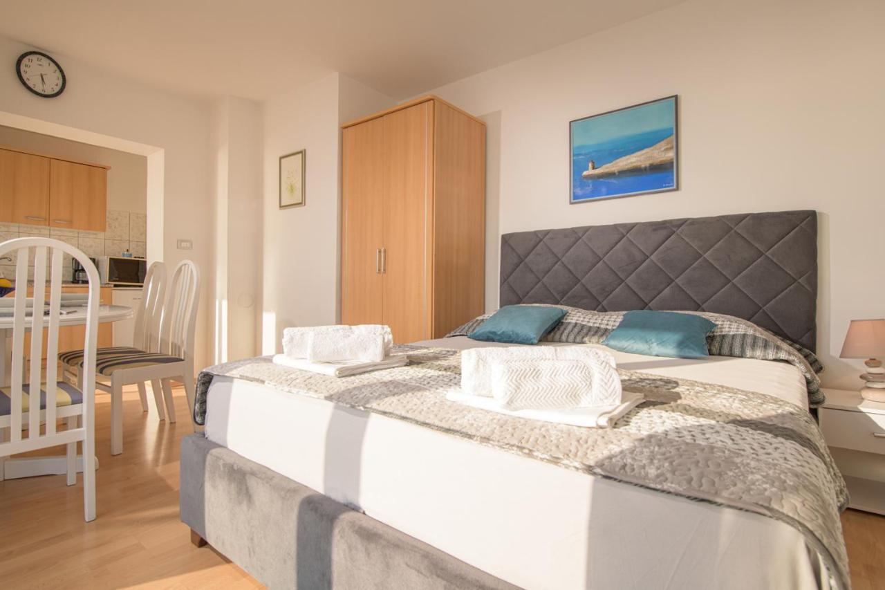 Apartmani Tena Selce Exterior photo