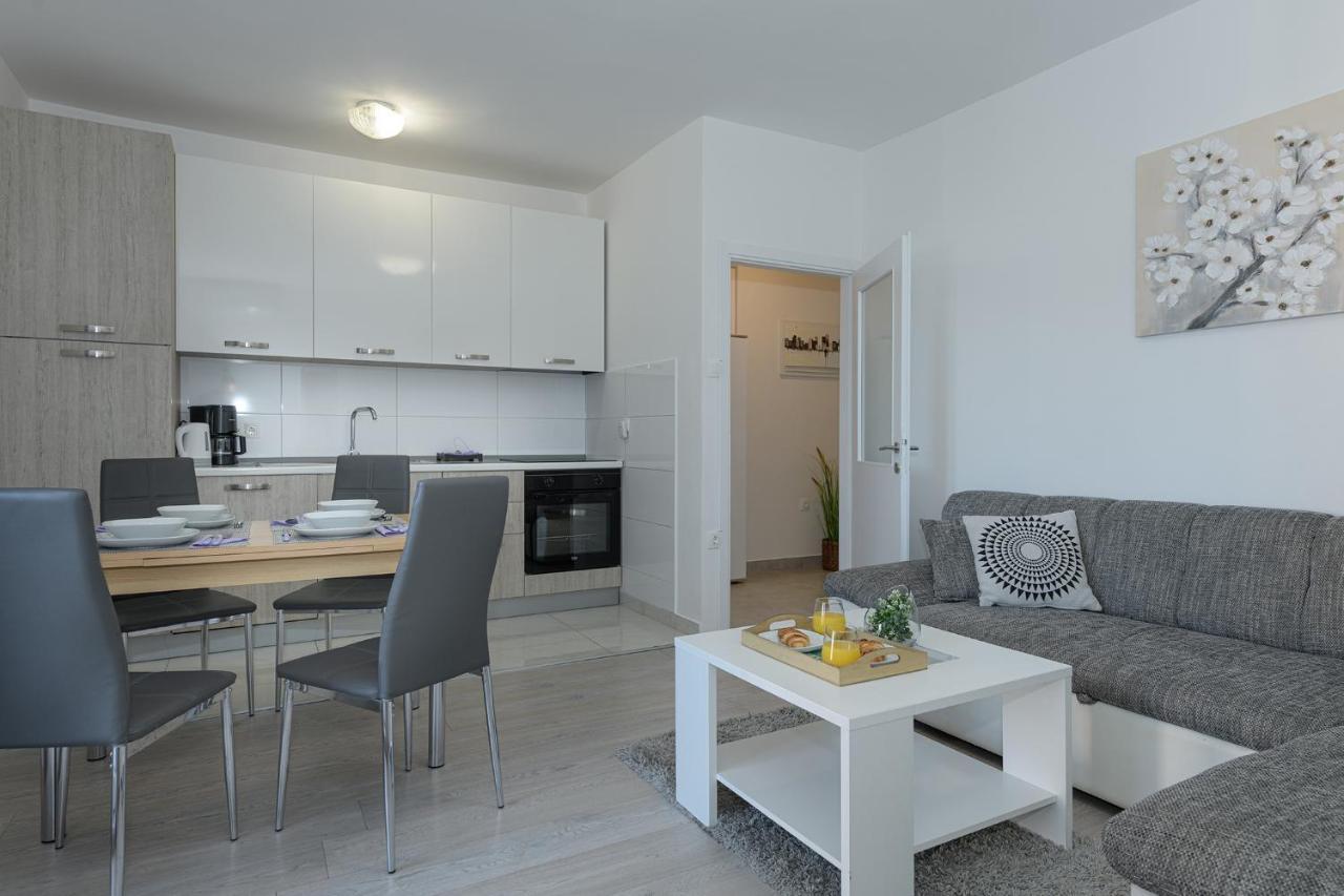 Apartmani Tena Selce Exterior photo
