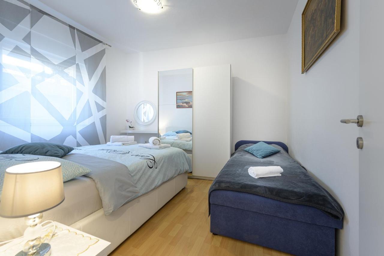 Apartmani Tena Selce Exterior photo