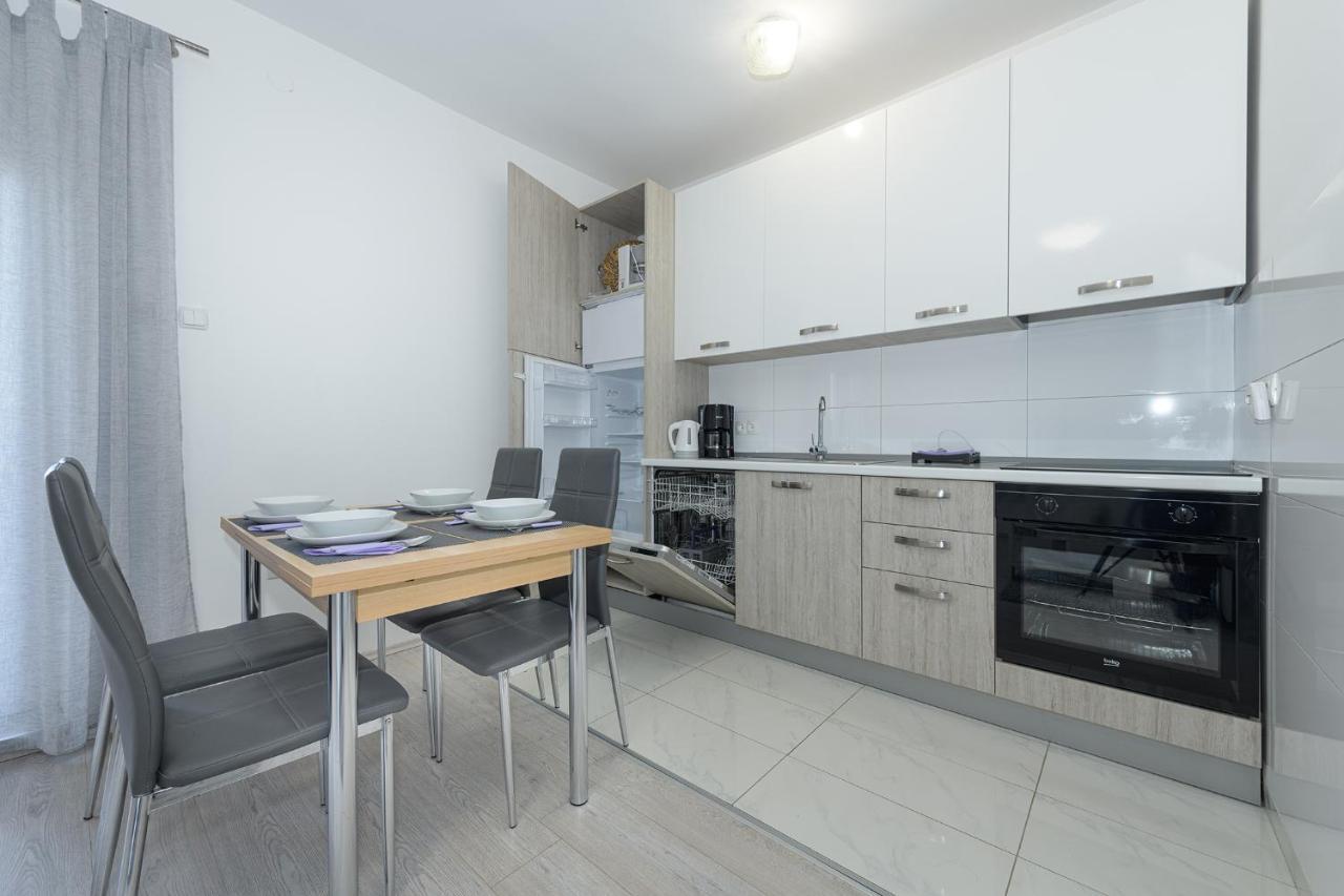 Apartmani Tena Selce Exterior photo