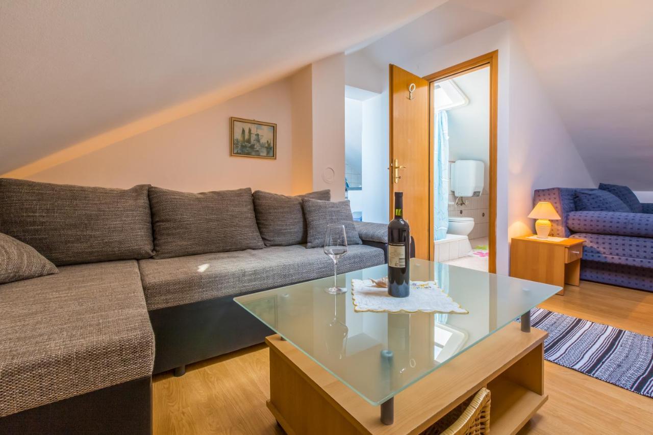 Apartmani Tena Selce Exterior photo